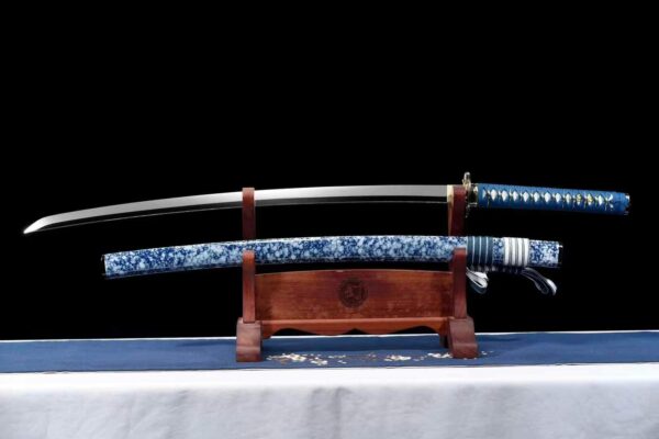 High-brightness mirror-finish samurai sword