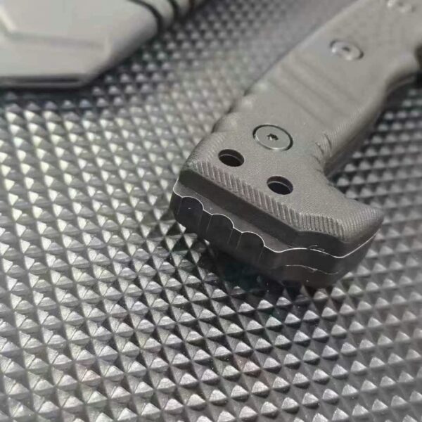A machete with a bear head design - Image 9